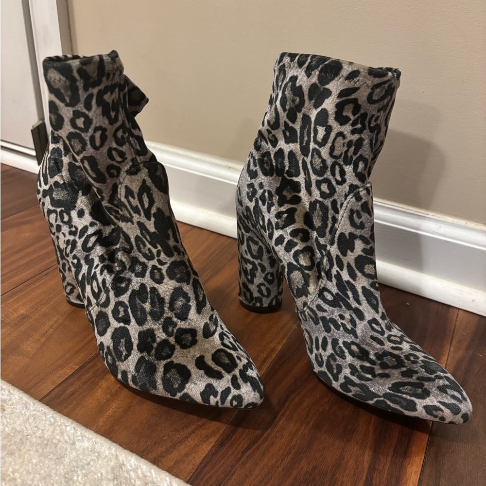 Black and gray animal print heeled boots-size 81/2